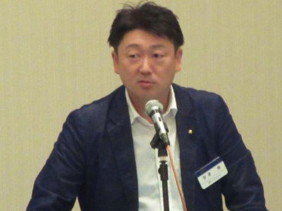 安達 博