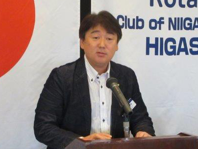 安達 博