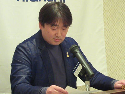 安達 博