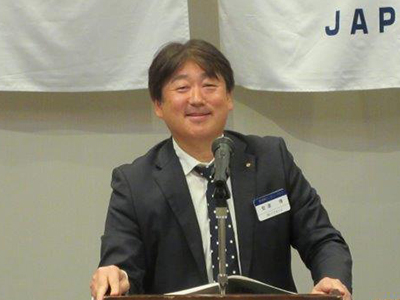 安達 博