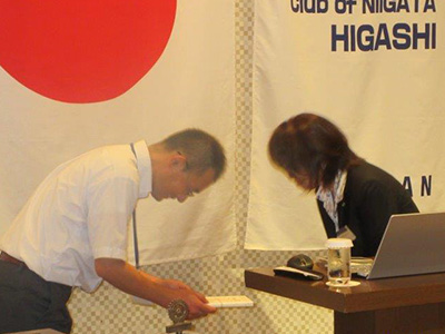 お礼の言葉と謝礼贈呈