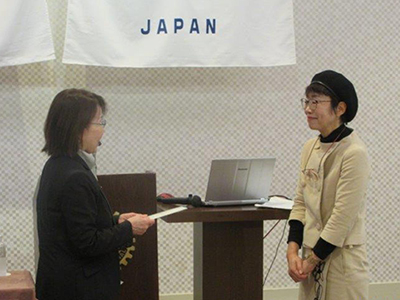 お礼の言葉と謝礼贈呈