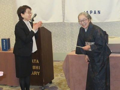 お礼の言葉と謝礼贈呈