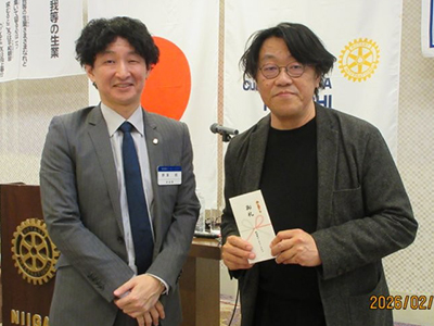 お礼の言葉と謝礼贈呈