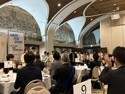 明訓高等学校吹奏楽部により演奏