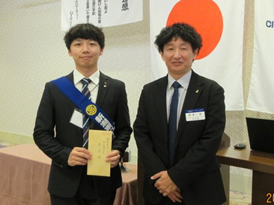 会長奨学金贈呈